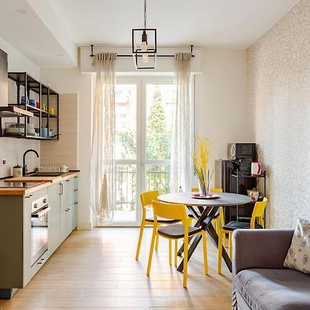 Bright & Modern 2 Min Metro 20Min Niguarda H Apartment Milan Bagian luar foto