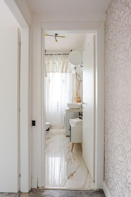 Bright & Modern 2 Min Metro 20Min Niguarda H Apartment Milan Bagian luar foto