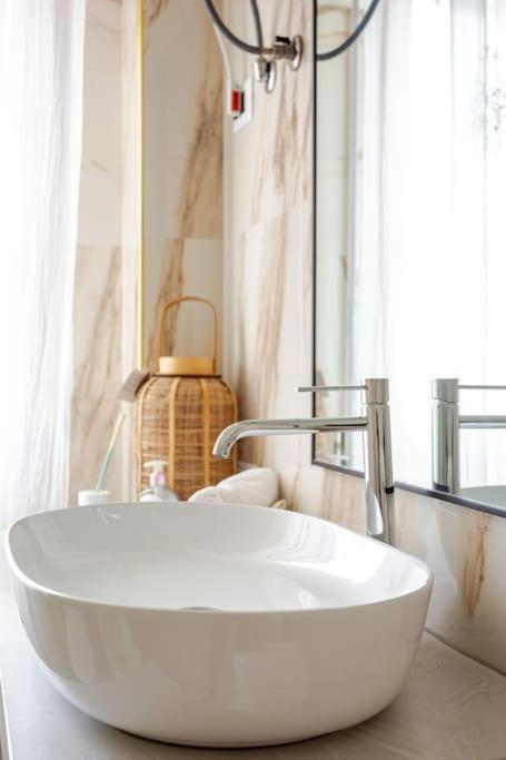 Bright & Modern 2 Min Metro 20Min Niguarda H Apartment Milan Bagian luar foto